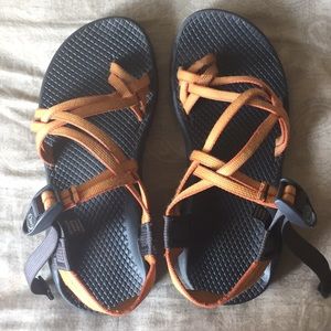 Women’s orange chacos 🍊